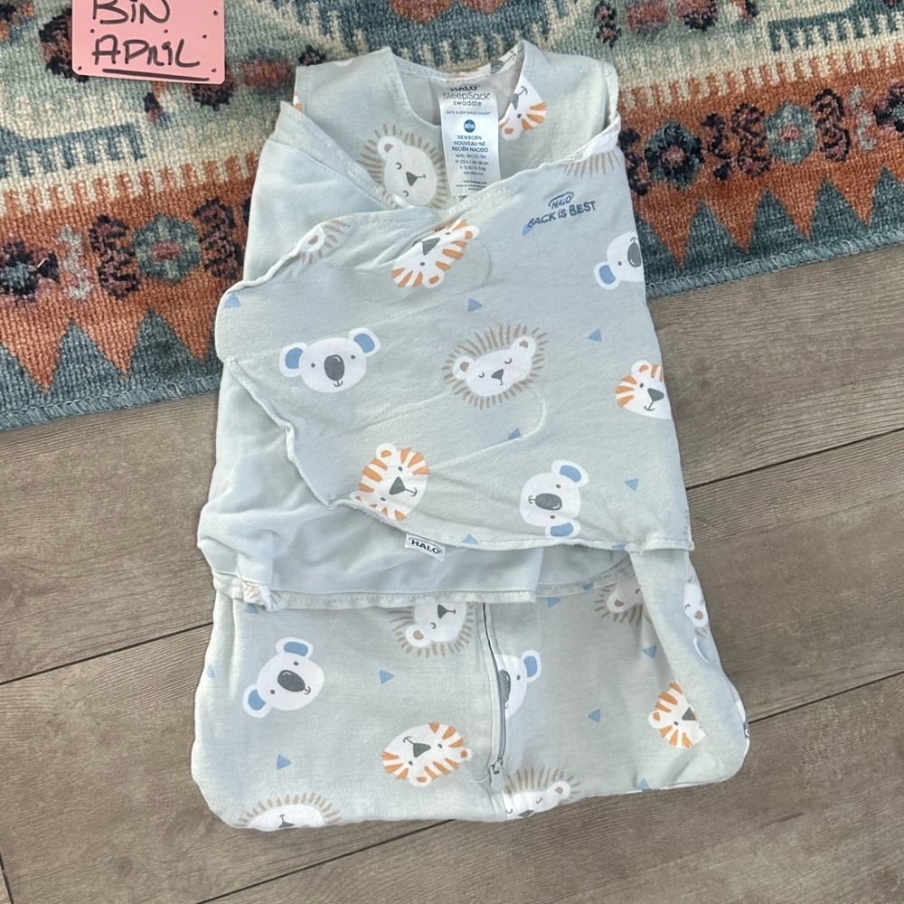 Halo Newborn Sleep Sack Lions, Tigers, and Bears 1.5 Tog Like New 100% cotton